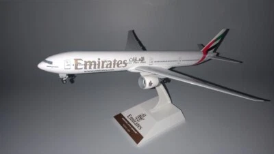 Emirates Boeing 777 300 Scale 1:200 - Immagine 1 di 4