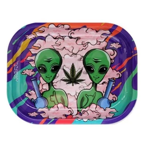 Bandeja Enrollable de Metal Outta This World Alien Diseño 18x14cm Pequeña Funky Regalo - Imagen 1 de 1