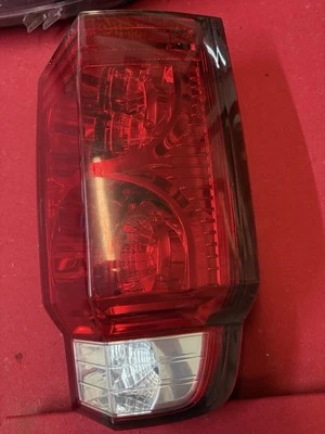 Luz trasera del lado del conductor Jeep Commander 2007 Foto 1 de 3