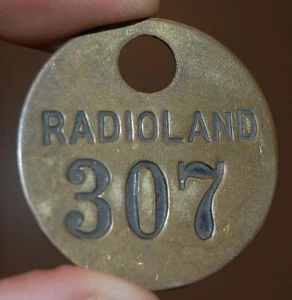 RARE VINTAGE RADIOLAND #307 BRASS ADVERTISING TAG MEDAL KEY CHAIN MOVIE ID TAG - Picture 1 of 3