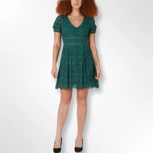 ¡Nuevo con etiquetas! Vestido de encaje verde cinta negra | Talla M - Imagen 1 de 9