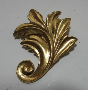 Metropolitan Museum of Art MMA ~ Gold tone ACANTHUS leaf brooch PIN ancanthus - Picture 1 of 2