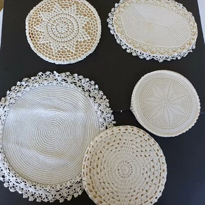 5 Vintage Crochet Lace Trivet Covers and 4 Metal Trivets Hot Pads - Picture 1 of 12