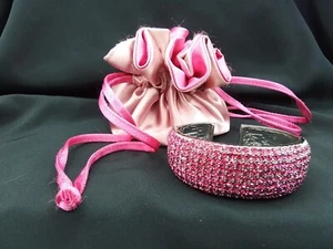 BRACCIALE STRASS ROSA NOLAN MILLER DESIGNER GLAMOUR COLLEZIONE BORSA SETA - Foto 1 di 22
