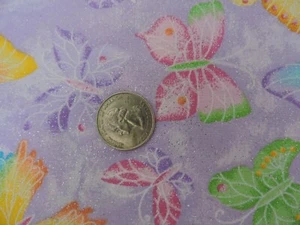 100% Baumwolle - bunte Schmetterlinge auf Lavendel mit Glitzer - Meterware - Bild 1 von 2