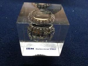 1961 IBM SELECTRIC TYPEFACE ADVERTISING LUCITE CUBE PAPERWEIGHT TYPEWRITER BALL - Picture 1 of 6