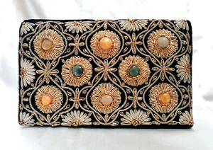 BELLISSIMA POCHETTE DA SERA RICAMATA IN ORO CON PIETRE DURE NUOVA, INDIA. - Foto 1 di 24