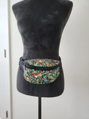  Bolsa de lantejoulas e pérolas arco-íris festival imperdível! Bolsa de cintura Fannypack feita à mão  - Imagem 1 de 4