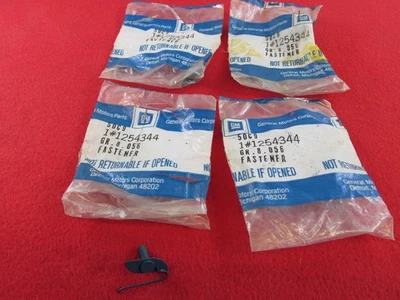 NOS 1977-1981 BUICK ELECTRA LESABRE  TOP CENTER HOOD MOLDING CLIPS FENDER RET X5 - Изображение 1 из 4
