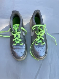 GS Nike Air Force 1 Silver / Volt Low Top Sneakers Size 7Y - Picture 1 of 11