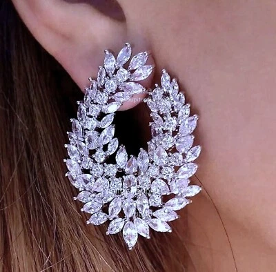 Pendientes rellenos de oro blanco de 18k hechos con piedra marquesa de cristal de Swarovski de diseñador Foto 1 de 4