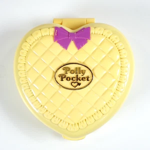 Vintage 1994 Polly Pocket -Nursery Strollin' Baby Yellow Quilted Heart Compact - Picture 1 of 6