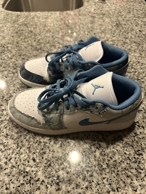 Size 5.5 - Jordan 1 Low SE - Image 1 of 4