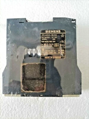 SIEMENS 7PU4320-2BJ20 TIME RELAY MULTI- FUNCTION DC 11 0,1 A 220V AC 11 3A 220V - Image 1 of 4