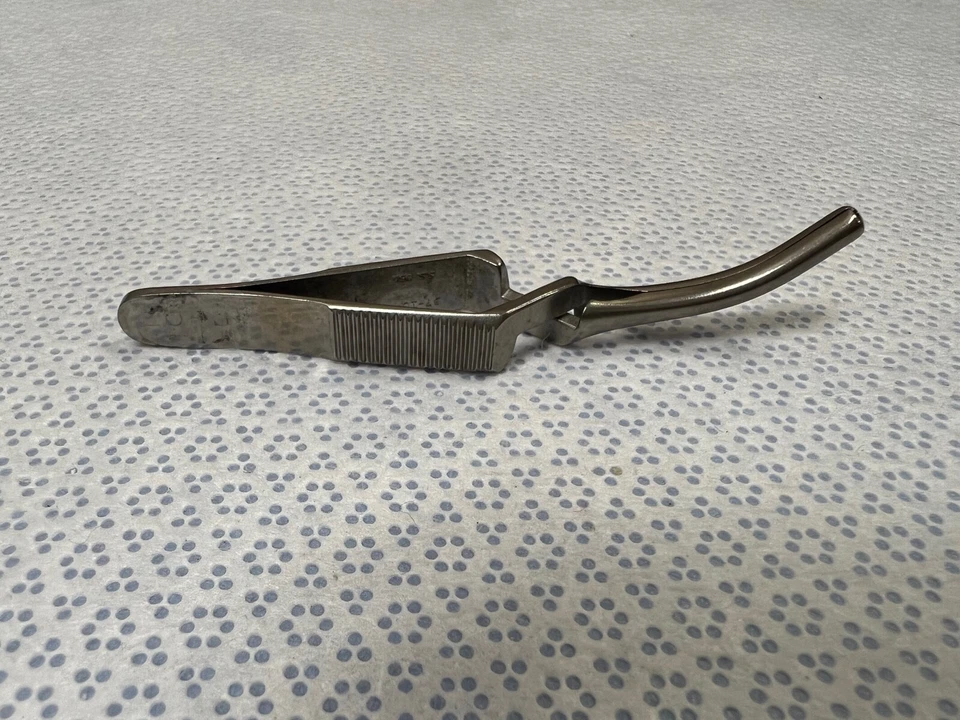 Abrazadera quirúrgica curvada para bulldog Codman 37-1044 Foto 1 de 3