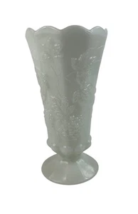 Westmoreland getäfelte Traube Milchglas Vase gewellter Rand 9" - Bild 1 von 11