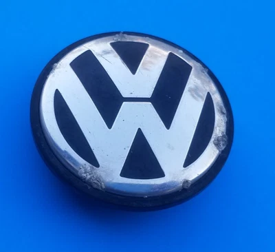 VOLKSWAGEN BEETLE CC EOS GOLF JETTA PASSAT RABBIT 1 WHEEL HUB CAP CENTER OEM A13 - Image 1 of 4