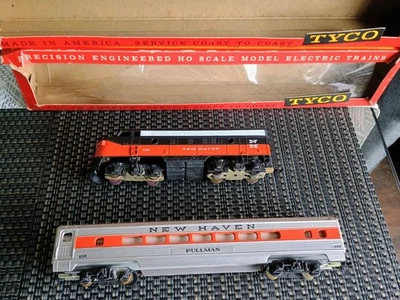 Vintage Tyco 0418 HO Scale Powered Diesel Locomotive NEW HAVEN & Pullman Car  - Image 1 of 4