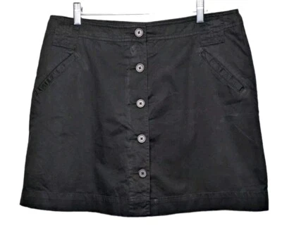 Falda corta St Johns Bay 16 botones delantera con pantalones cortos debajo Foto 1 de 4