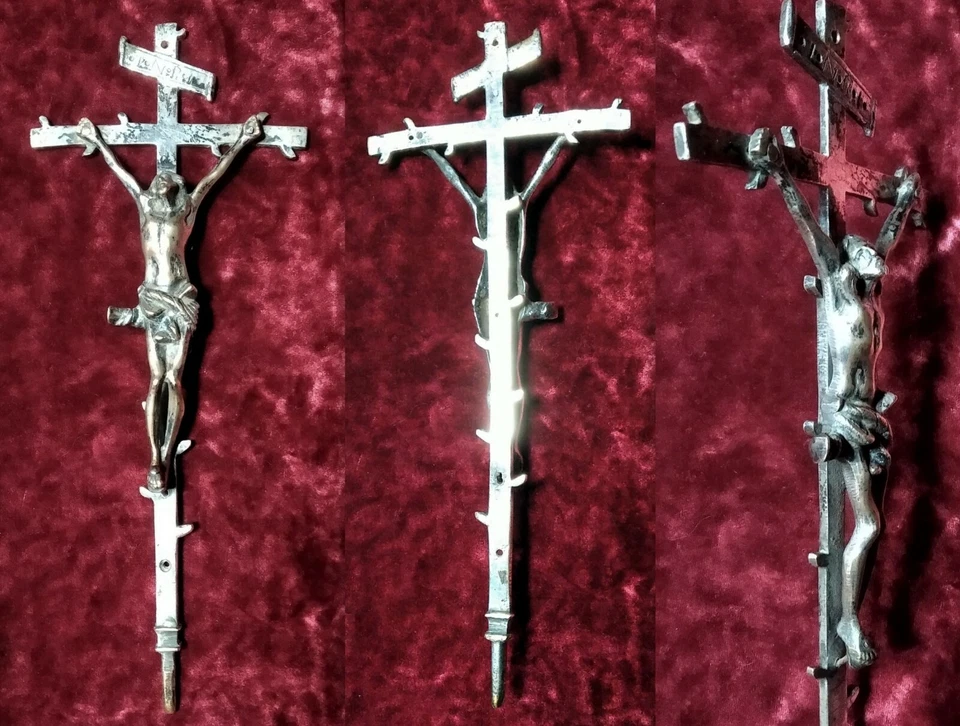 Antico Crocefisso in ottone argentato ottocentesco - cm. 10 x 25 - - Immagine 1 di 1