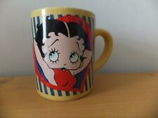 Mug/ Grande tasse Betty Boop . Année 2000.. Studio Fleischer. 350ml .D8,5  H 9,8