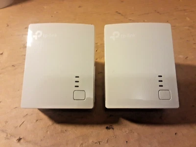 2x TP-LINK (TL-PA4010KIT V3) AV600 10/100 SINGLE Powerline Adapter - Image 1 of 4