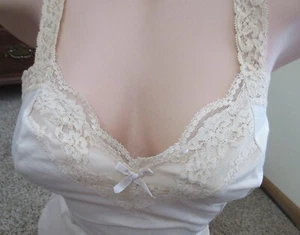 OLGA 925 SILKYNUDE nylon MEGA LACE stretch straps camisole slip top sz 34 / S - Picture 1 of 6