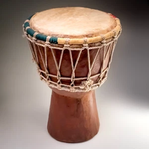 Handgeschnitzte afrikanische Djembe Trommel 11,5" hoch Seil gestimmter Ziegenfellkopf - Bild 1 von 15