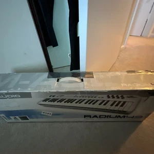 M Audio Radium 49-Keys Battery Powered USB Midi Controller Keyboard - Picture 1 of 3