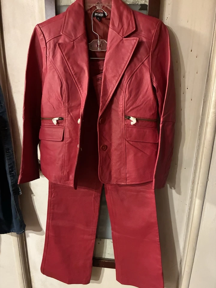 Chaqueta roja Metrostyle 4 pantalones 6 pantalones cuero genuino Foto 1 de 4