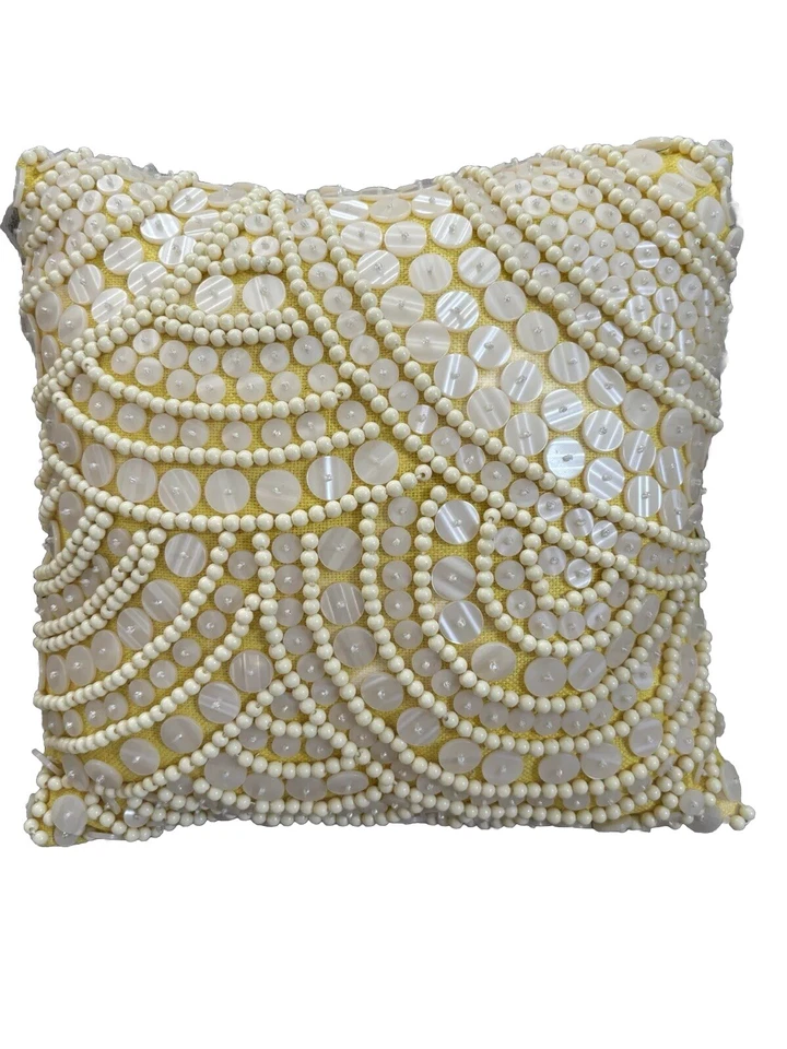 亮黄色枕头几何设计白色纽扣和珠方形 11 英寸 x 11 英寸 — 第 1/4 张图片