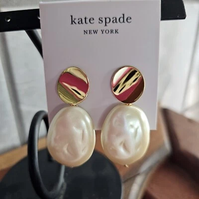 Kate Spade - Estándar de Oro - Pendientes colgantes de perlas grandes - Crema Multi - Nuevos con etiquetas - $68 Foto 1 de 4