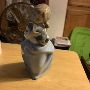 NAO by Lladro Girl holding Puppy dog Daisa 1987 Porcelain figure - Picture 1 of 3