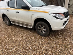 Mitsubishi L200 2.4 DI-D 4WD Double Cab Pick Up Euro 6 s/s (150ps) NO VAT - Picture 1 of 4