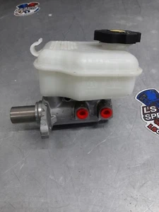 2015 Chevy Camaro Z28 SS OEM Brake Master Cylinder 6B11 - Picture 1 of 6