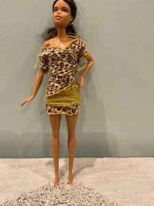 Muñeca Barbie (o tamaño similar) Top y falda con estampado de leopardo/guepardo con acento dorado - Imagen 1 de 5