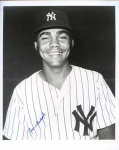 Juan Bernhardt w/the New York Yankees 1976- signed 8x10 photo INPERSON w/COA - Picture 1 of 1