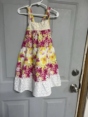 Vestido Penelope Mack Blanco con Diseño Floral Tirantes Cruzados en la Espalda Foto 1 de 4