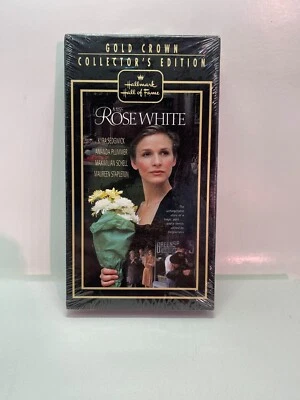 Miss Rose White Hallmark Hall of Fame Gold Crown Collector's Edition Sealed VHS Foto 1 de 4