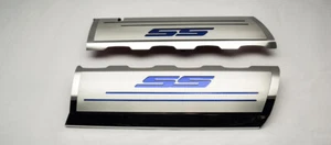 Cubiertas de riel de combustible azul fibra de carbono "SS" 2 piezas para Chevy Camaro SS V8 2016-2021 - Imagen 1 de 5