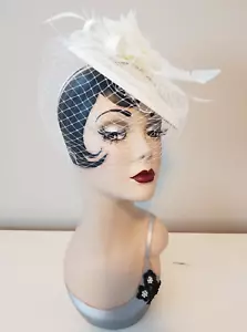 Vintage Style Cream Fascinator Hat with Matching Blusher Veil & Feathers * New - Picture 1 of 7