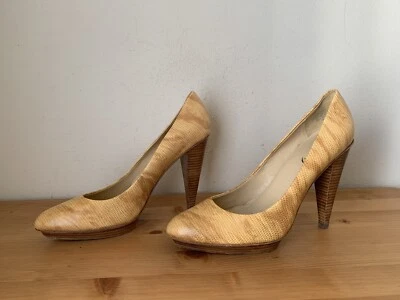 BOUTIQUE 9 Women sz 9M Tan Lizard skin embossed leather platform pumps - Image 1 of 4