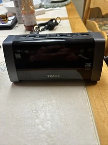Timex T235Y Double Alarm AM/FM Clock Radio Black w/ Jumbo Red Numbers - Picture 1 of 3