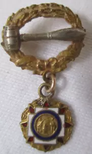 VINTAGE FREE MASON GAVEL & WREATH PIN - Picture 1 of 4