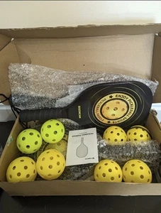 NEW IN BOX Pickleball Paddle Set 4 Paddles 8 Balls + Bag Bisoncan WPD-001 - Picture 1 of 4