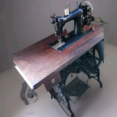 Ancienne machine à coudre Original Victoria Fabrication Anglaise . Bon état  - Photo 1/3