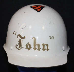 Gorra de seguridad de fibra de vidrio MSA vintage pintada "JOHN", buena suspensión - Imagen 1 de 14