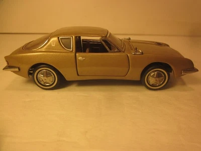 FRANKLIN MINT 1/43 DIECAST "1963 BEIGE STUDEBAKER AVANTI COUPE", '60s SERIES - Image 1 of 4