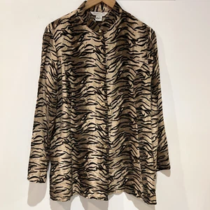 Melrose Silk Women’s Silk Tiger Print Long Sleeve Button Down Tunic Blouse M Vtg - Picture 1 of 17