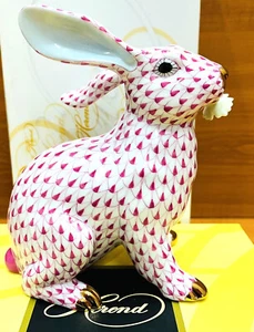 HEREND BUNNY WITH DAISY LARGE FIGURINE PINK FISHNET RABBIT,NEW,RETAIL $1.050.- - Picture 1 of 11